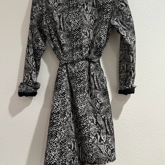 WHO WHAT WEAR Fab trendy cool designer snake trench rain coat. - Picture 2 of 3